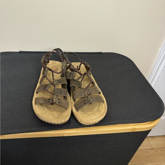 Earth Spirit sandals size 9 - Picture 2 of 4